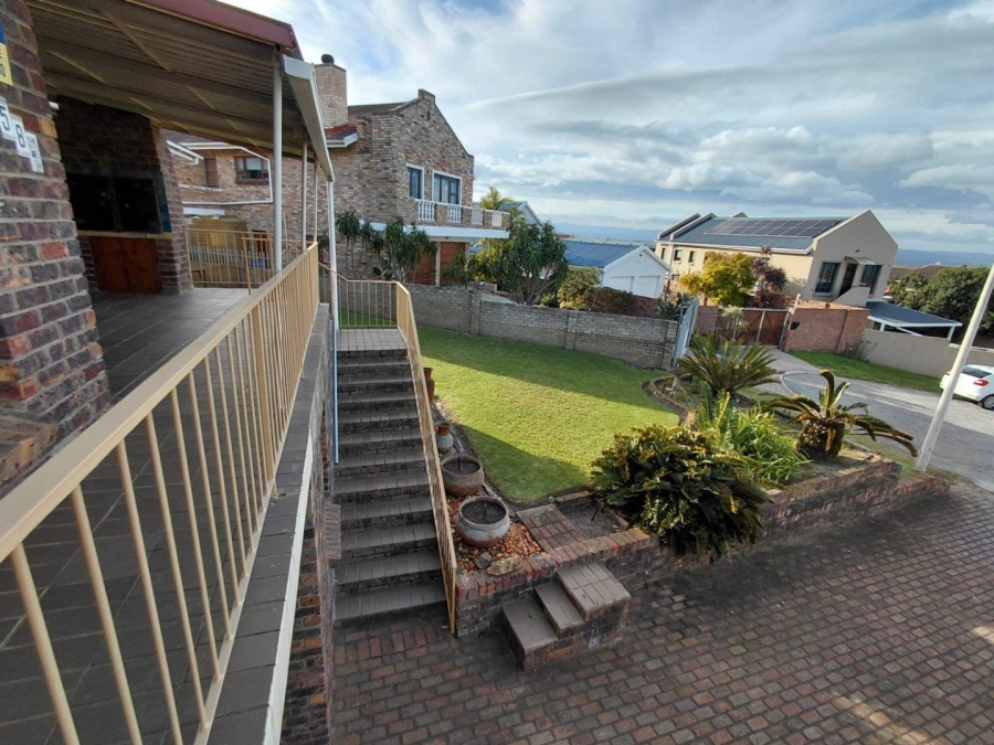 4 Bedroom Property for Sale in Wavecrest Eastern Cape